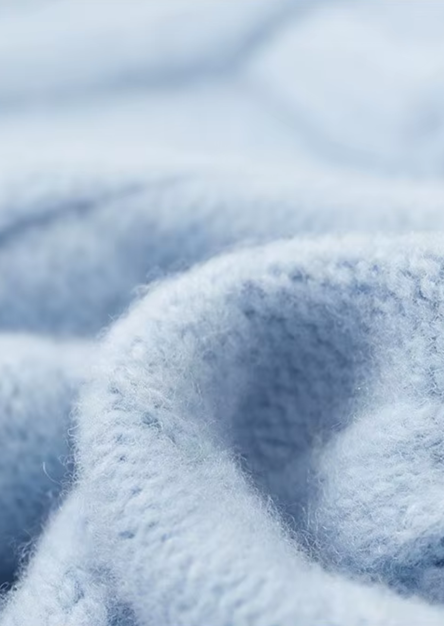 PURE EXTRA-FINE MERINO WOOL WINTERTIME CABLE CREWNECK