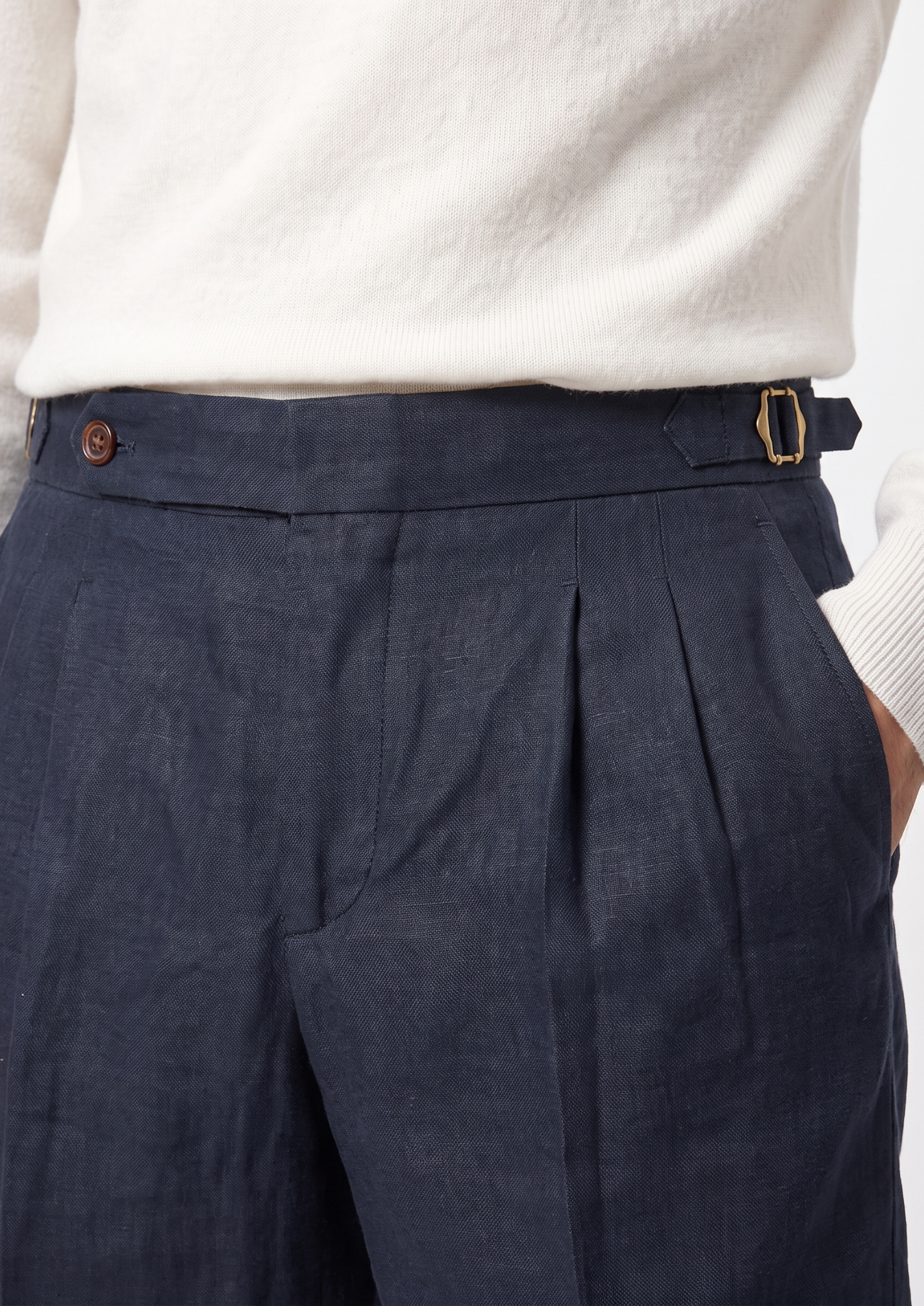 NAVY BLUE PLEATED LINEN SEASIDE SHORTS