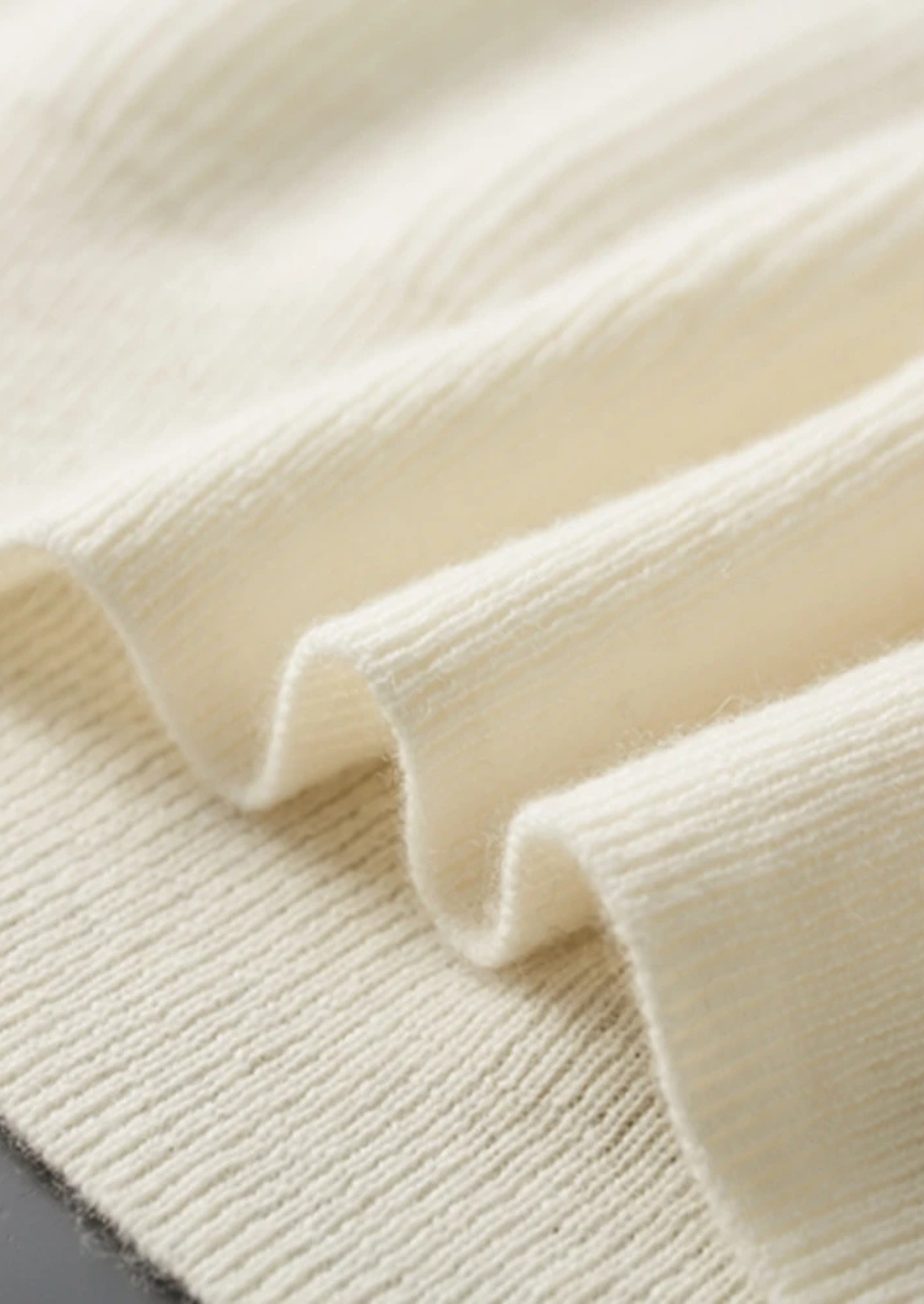 PREMIUM CASHMERE BUTTON SWEATER