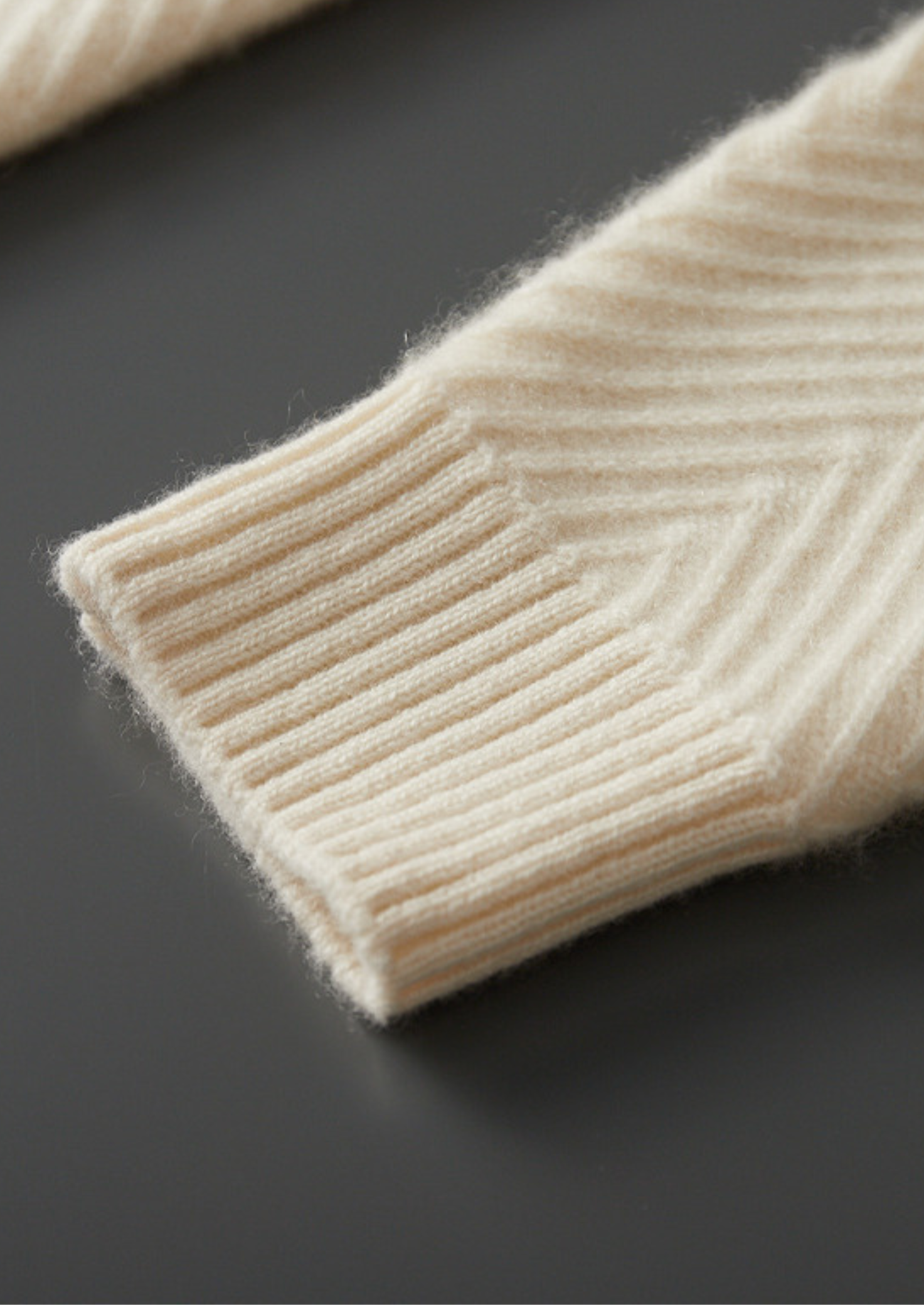 PURE CASHMERE IVORY HERRINGBONE CREWNECK