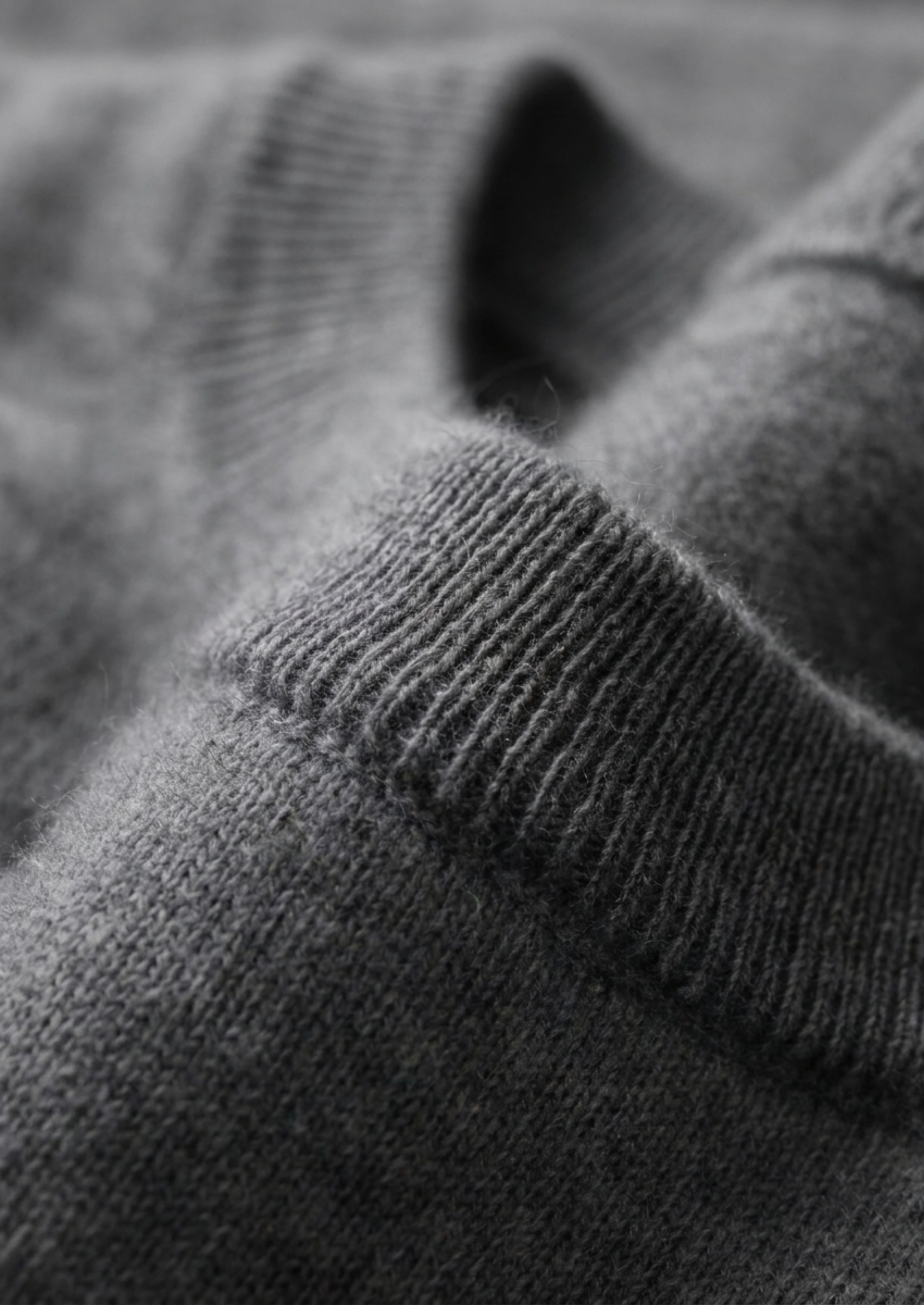 Premium Cashmere Classic Crewneck T-Shirt - Dark Gray
