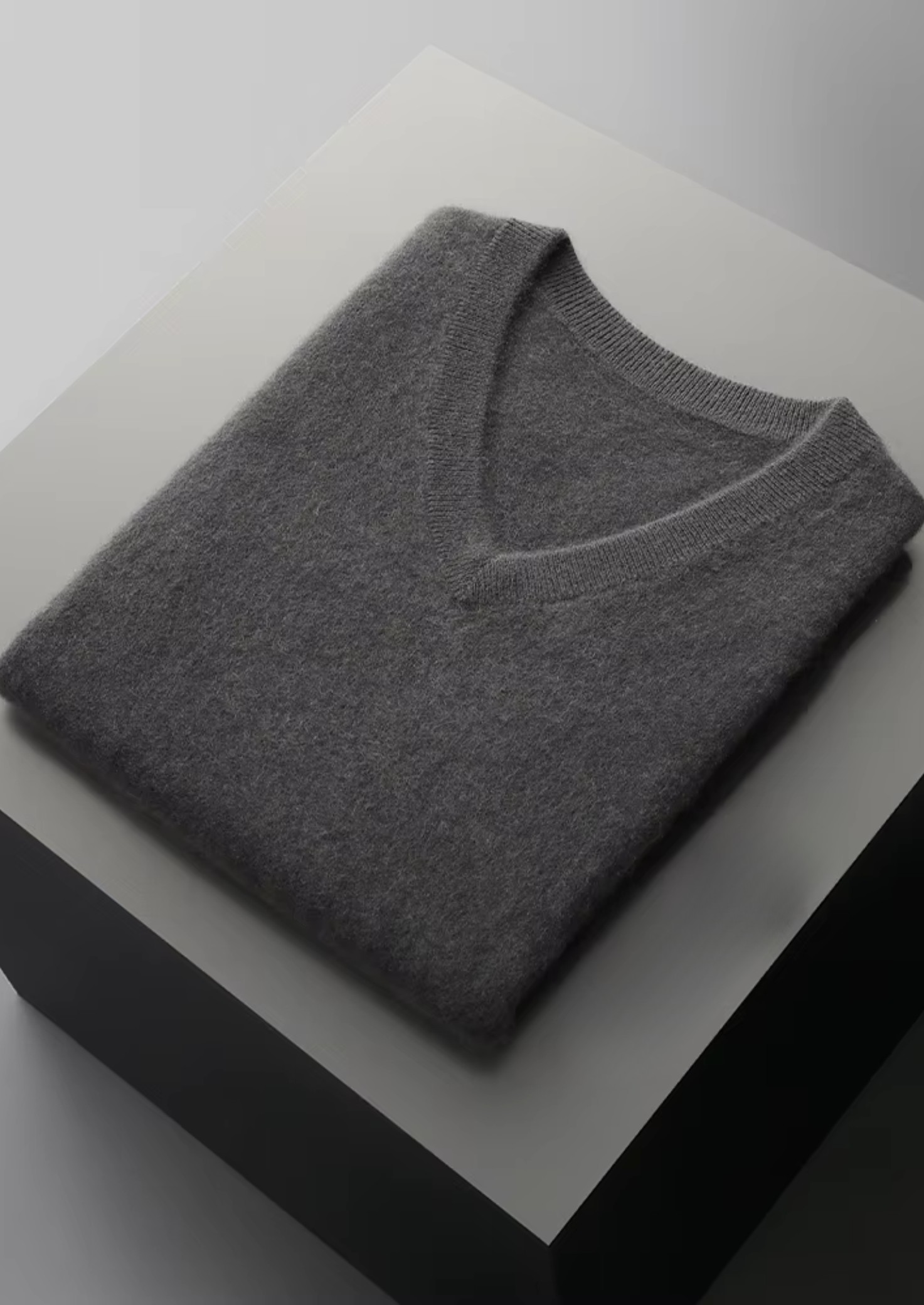 PURE EXTRA-FINE MERINO WOOL V-NECK VEST