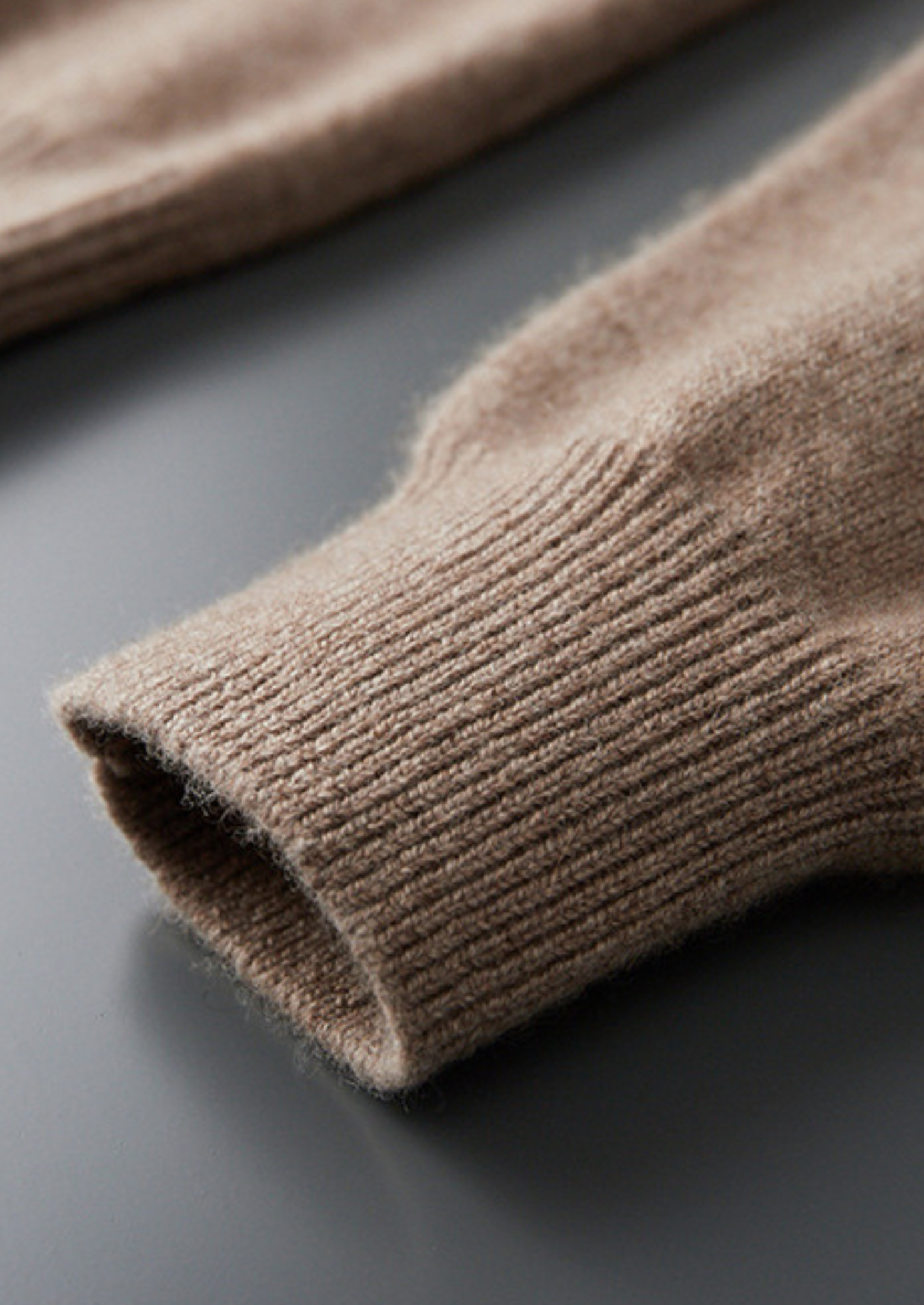PURE CASHMERE ESSENTIAL V-NECK SWEATER