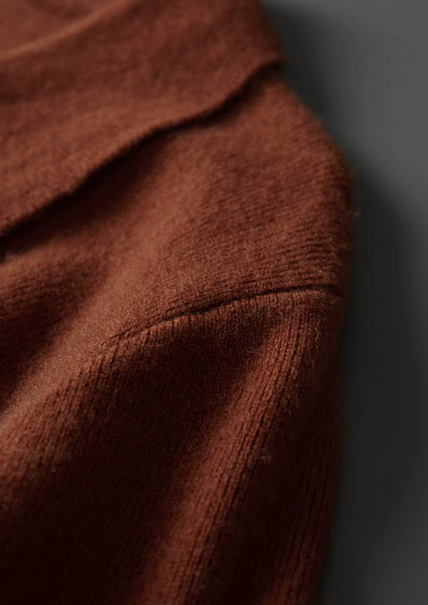 PURE EXTRA-FINE MERINO WOOL RIBBED BUTTONLESS POLO