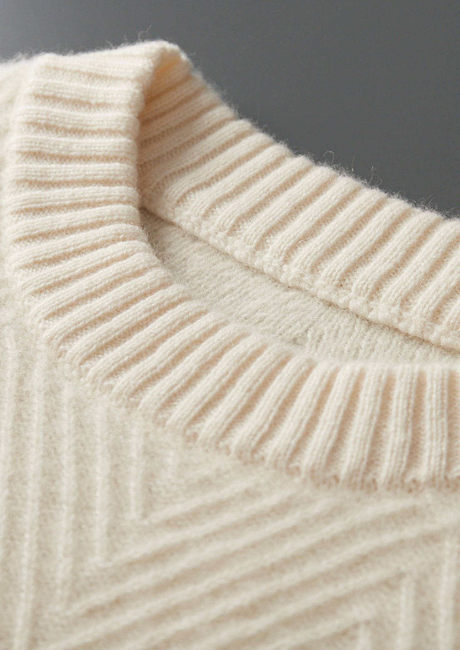 PURE CASHMERE IVORY HERRINGBONE CREWNECK