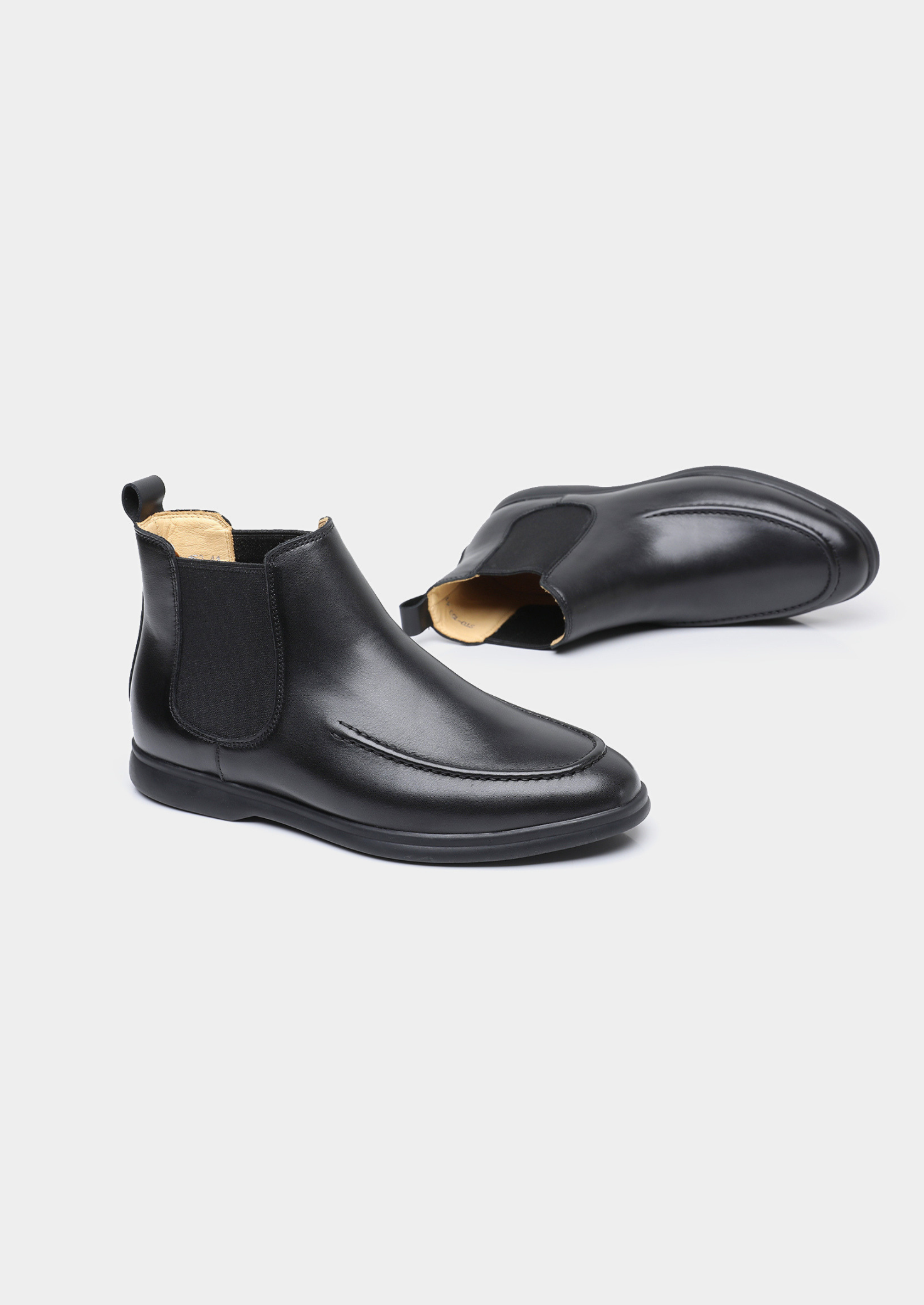 BLACK LEATHER CHELSEA BOOT